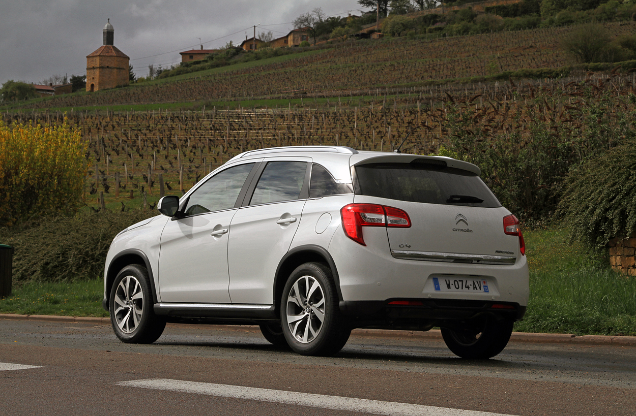 Citroëns nye SUV er en kompakt sag på blot 4,34 meters længde, men akselafstanden er hele 2,67 m.