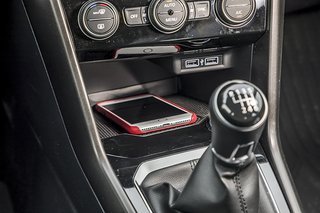 Trådløs opladning af mobil i VW T-Roc