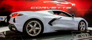 Corvette er en delvis åben bil, idet det midterste af taget kan tages af.
