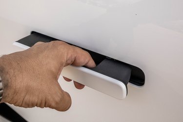 Dørhåndtagene glider automatisk ud, når man låser bilen. Når man kører, glider de ind igen til gavn for en bedre aerodynamik.
