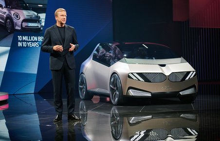 Konceptbilen i Vision er BMWs centrale nyhed på IAA-udstillingen.