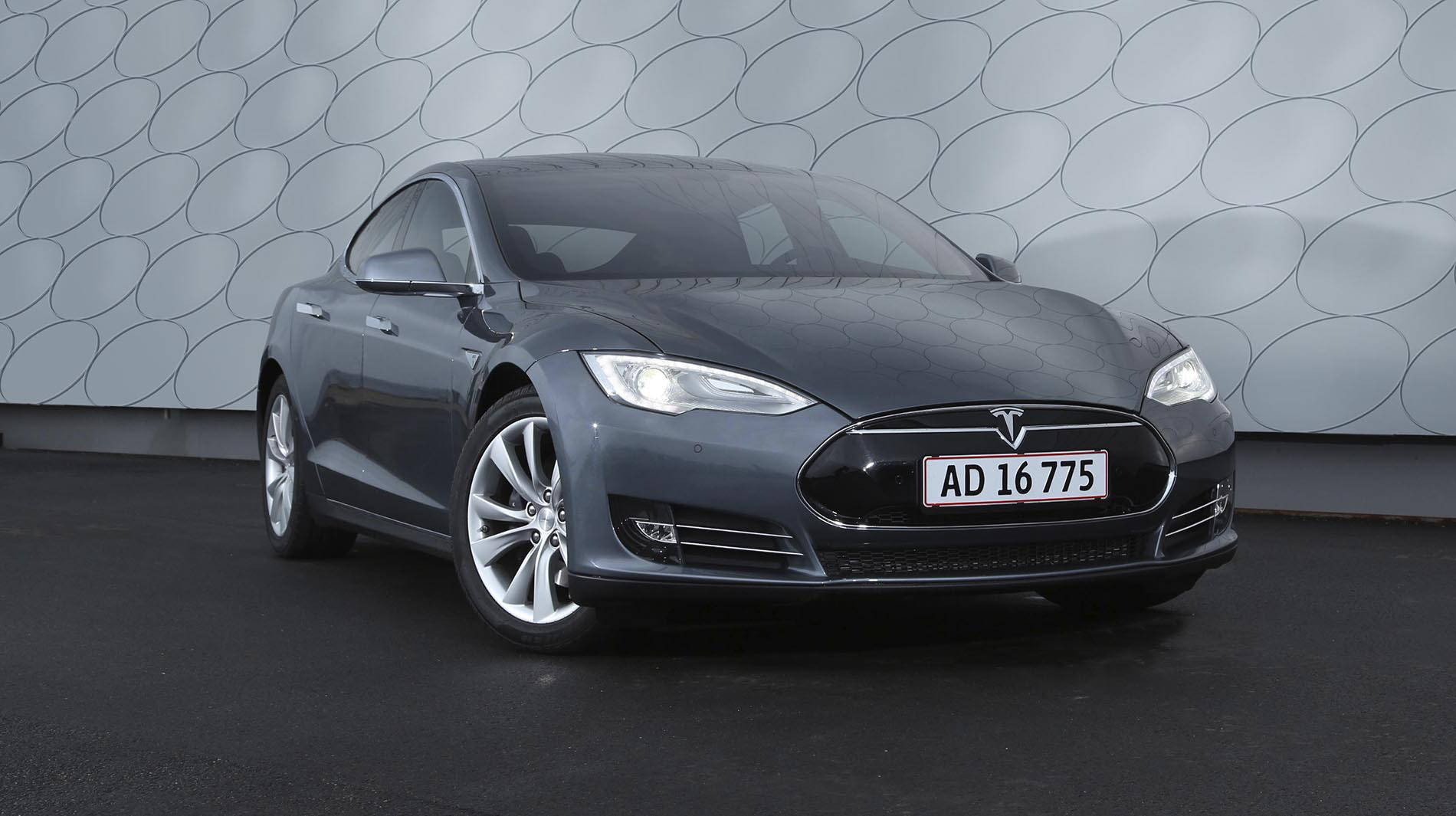 Tesla Model S - kører med Læs testen nu FDM