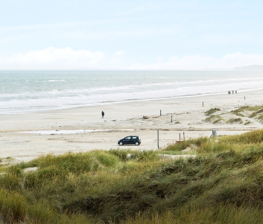 DanCenter dansk-strand-i-smukt-sommervejr