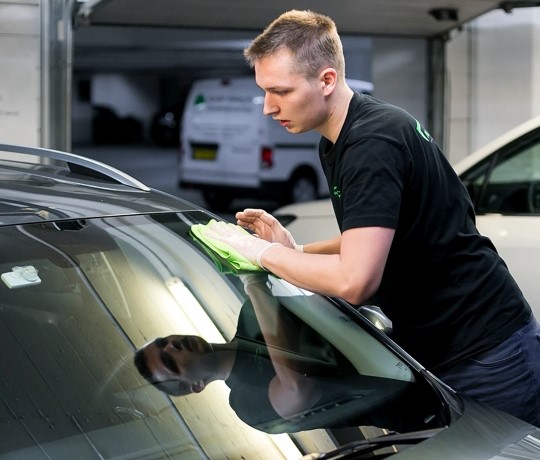 aftørring med nano dry wash på bil