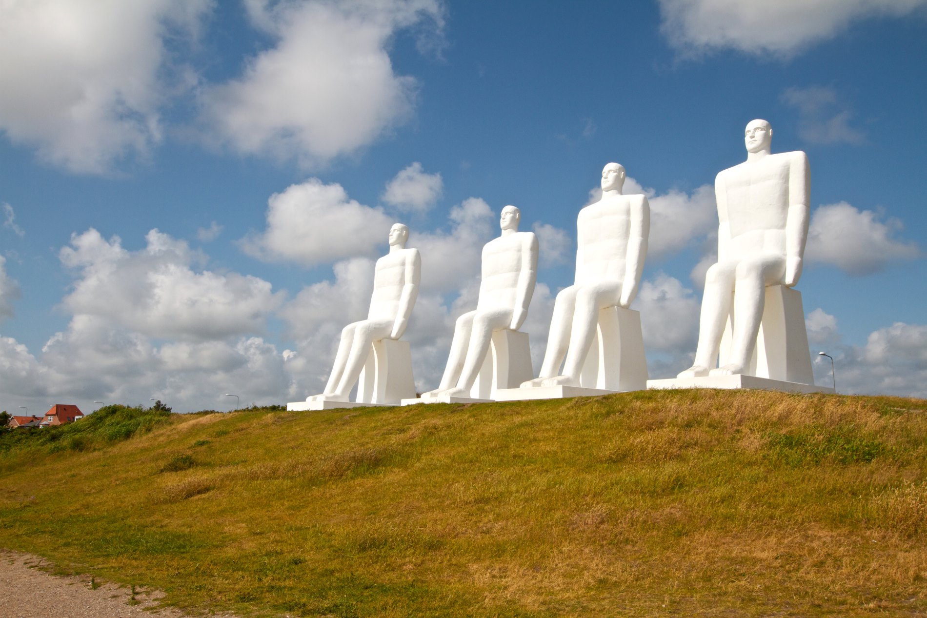 Statuer af de fire mænd ved havet Esbjerg