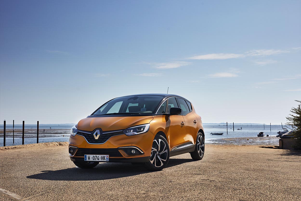 Scénic 4 har fået en forfriskende fortolkning af Renaults nyere designstil. Især Grand Scénic virker vellykket med de langstrakte proportioner og minder en del om Espace. Foto: Renault