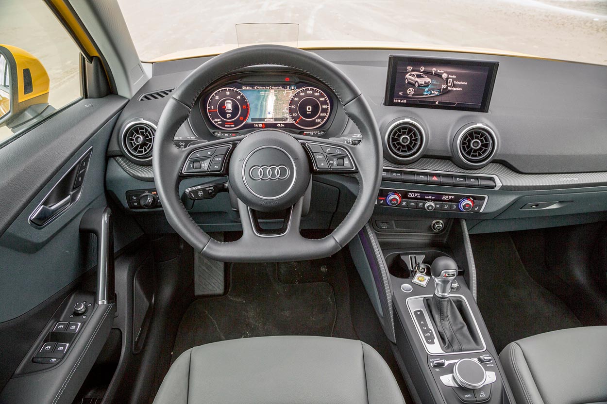 Interiøret er lækkert udformet på typisk Audi-manér og er generelt holdt i sort og krom.