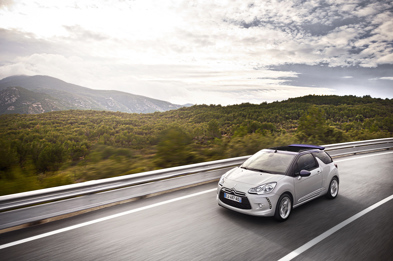 Citroën DS3 Cabrio har plads til fem personer og er dermed en meget anvendelig bil i hverdagen.