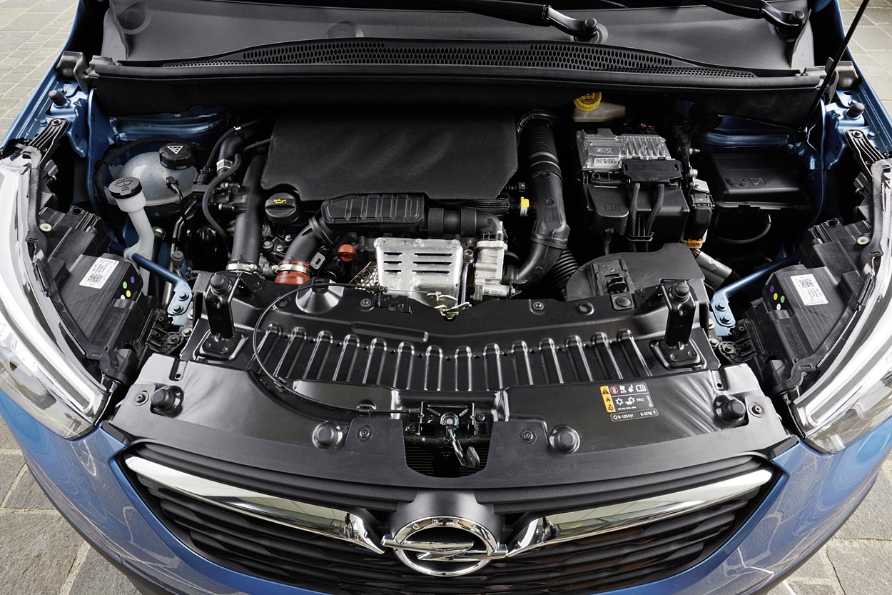 Opel Crossland X kommer med 1.2-liters benzin- og 1.6-liters dieselmotorer, begge udviklet sammen med PSA.