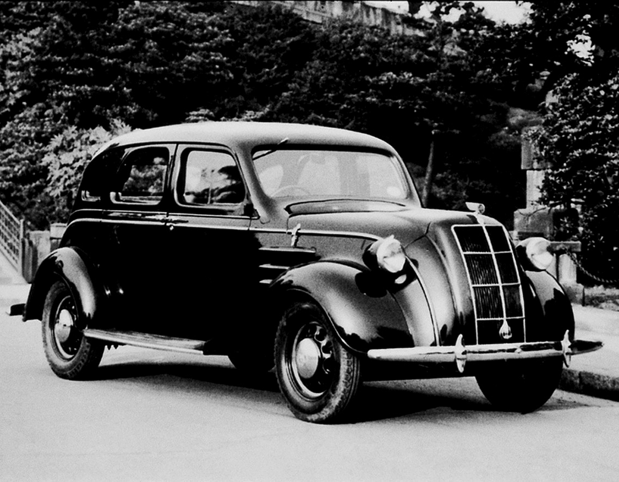 Toyotas første personbil, Model AA, kom allerede i 1936  året før Toyota Motor Co. blev oprettet.