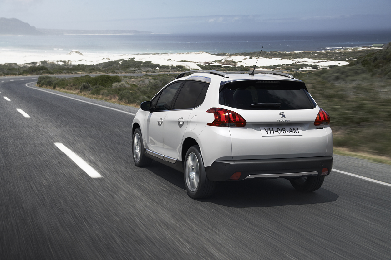 Peugeot 2008 trækker kun på forhjulene, men er alligevel kapabel i terrænet på grund af sin frihøjde på små 19 cm, M+S-mærkede dæk og Grip Control.