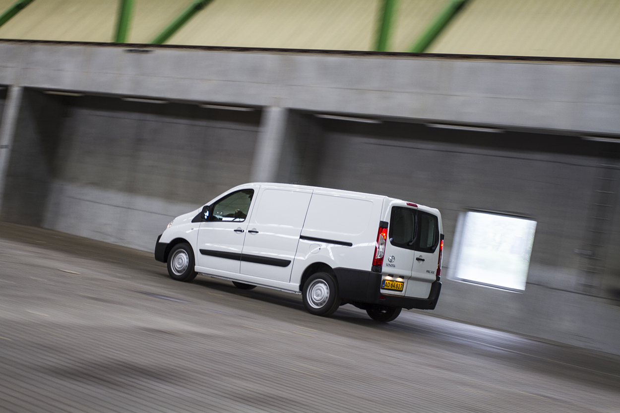 Toyota Proace fås i to akselafstande og i enten høj eller lav opbygning. Her er det lav og lang.