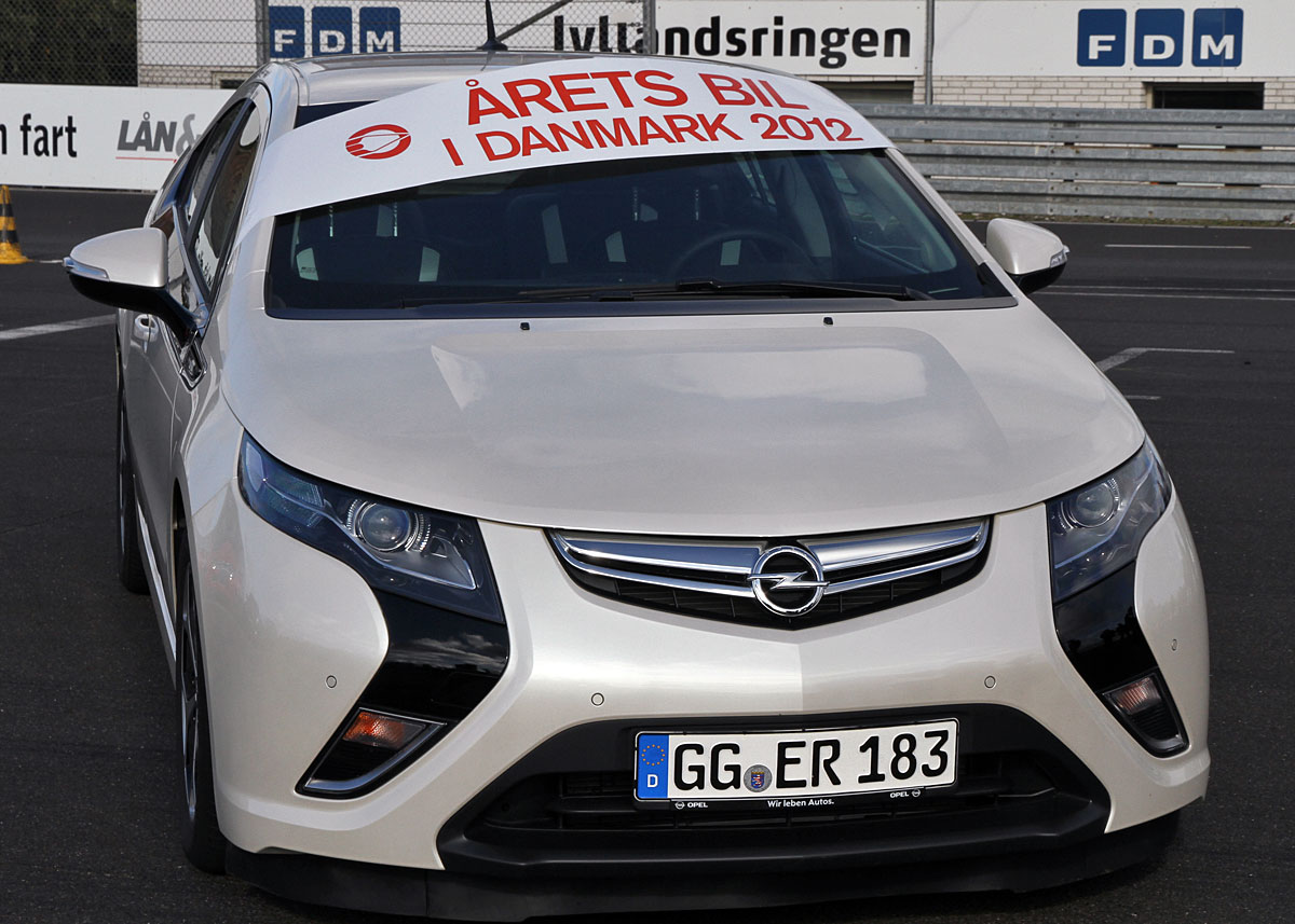 Opel Ampera blev en sikker vinder af Årets Bil i Danmark 2012. Ampera er en elbil med "rækkevidde-forlænger" i form af en lille benzinmotor.