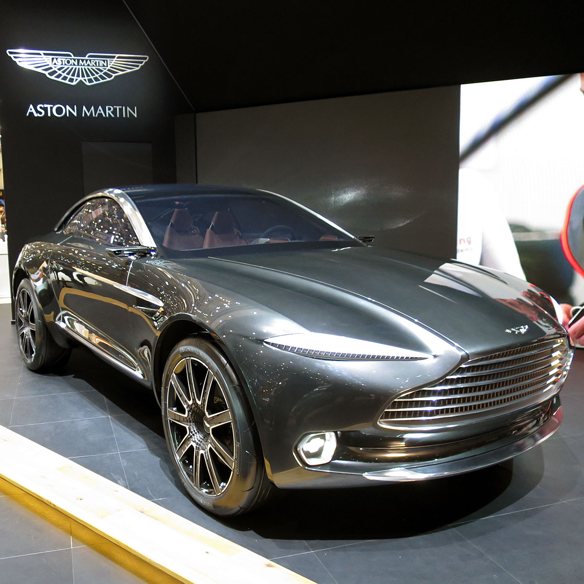 Aston Martin DBX er det andet koncept, hvor Aston Martin flirter med crossover-klassen. Denne gang mere elegant end første gang. Foto: Bo Christian Koch