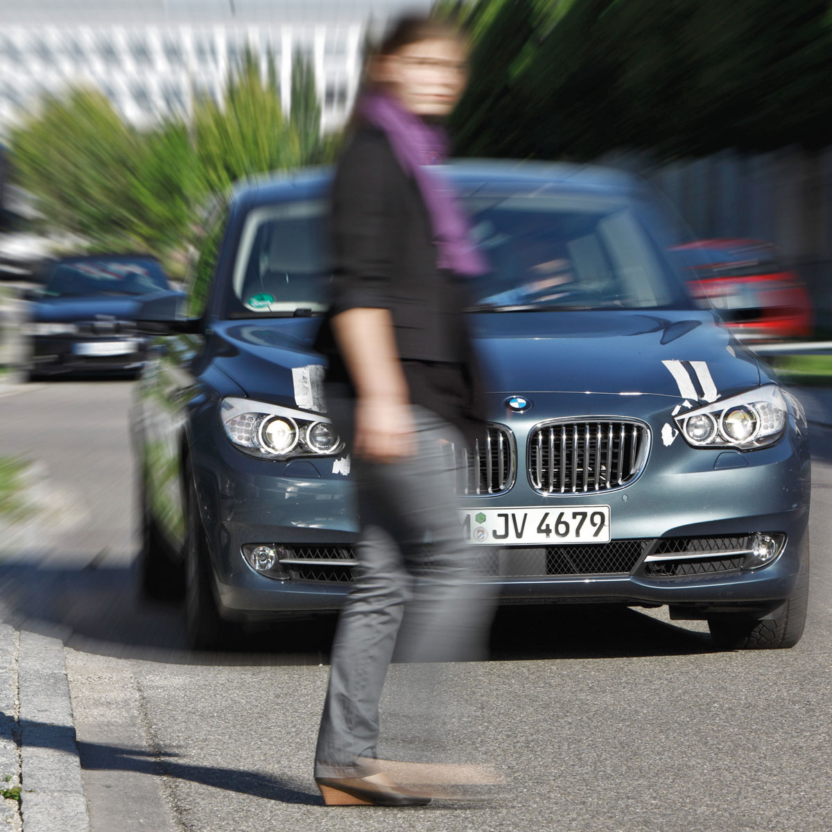 De nyeste nødbremsesystemer kan bremse for fodgængere. Volvo har det, og BMW lancerer det formentlig næste år.