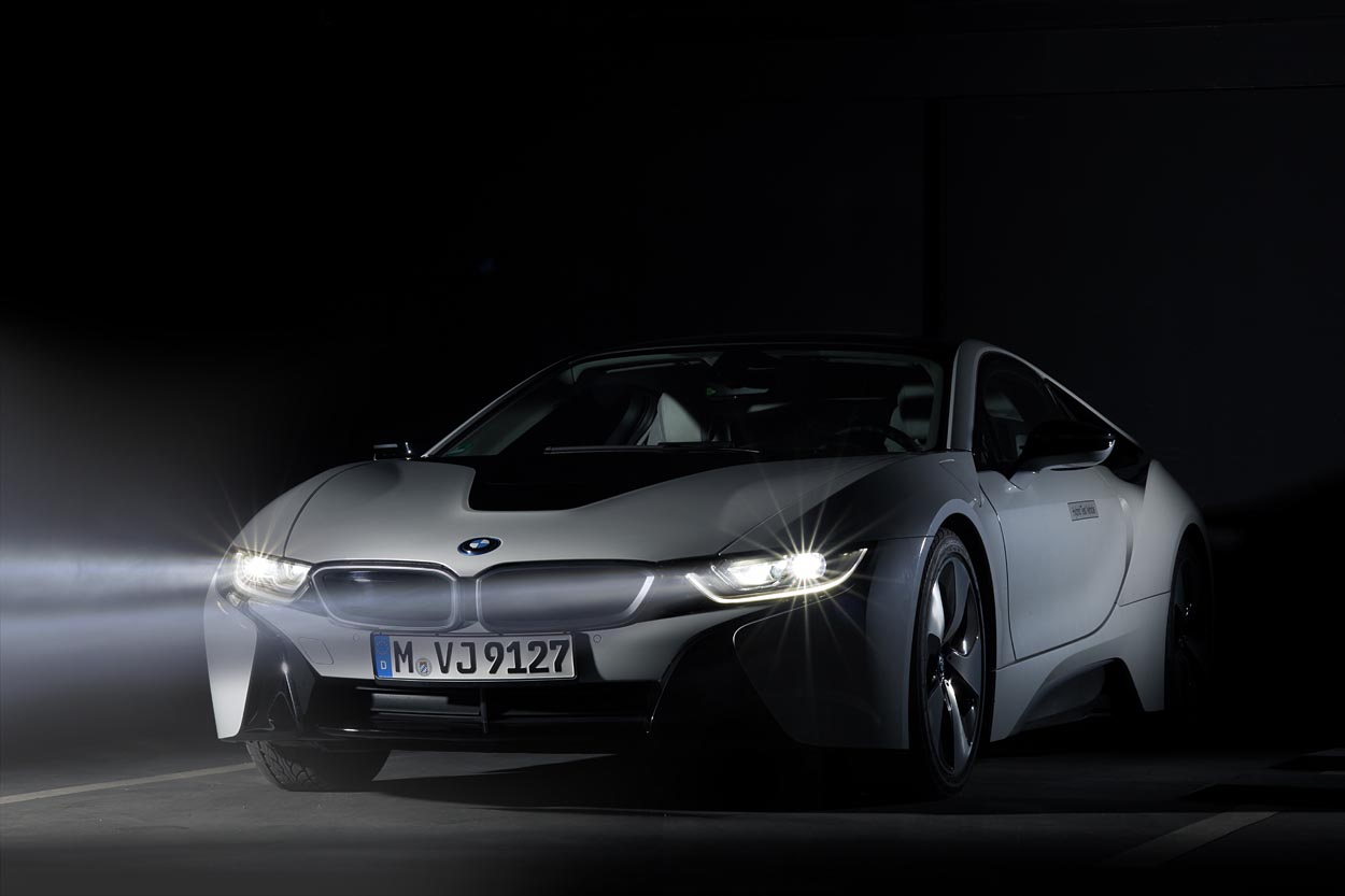 Når BMW i8 introduceres herhjemme til sommer bliver det første gang vi ser forlygter med den nye laser-teknologi.