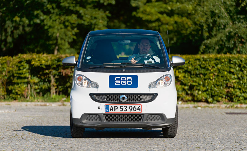 Car2go benytter topersoners Smart Fortwo. Ikke verdens mest velkørende, men praktisk i byen. Foto: Karsten Bidstrup