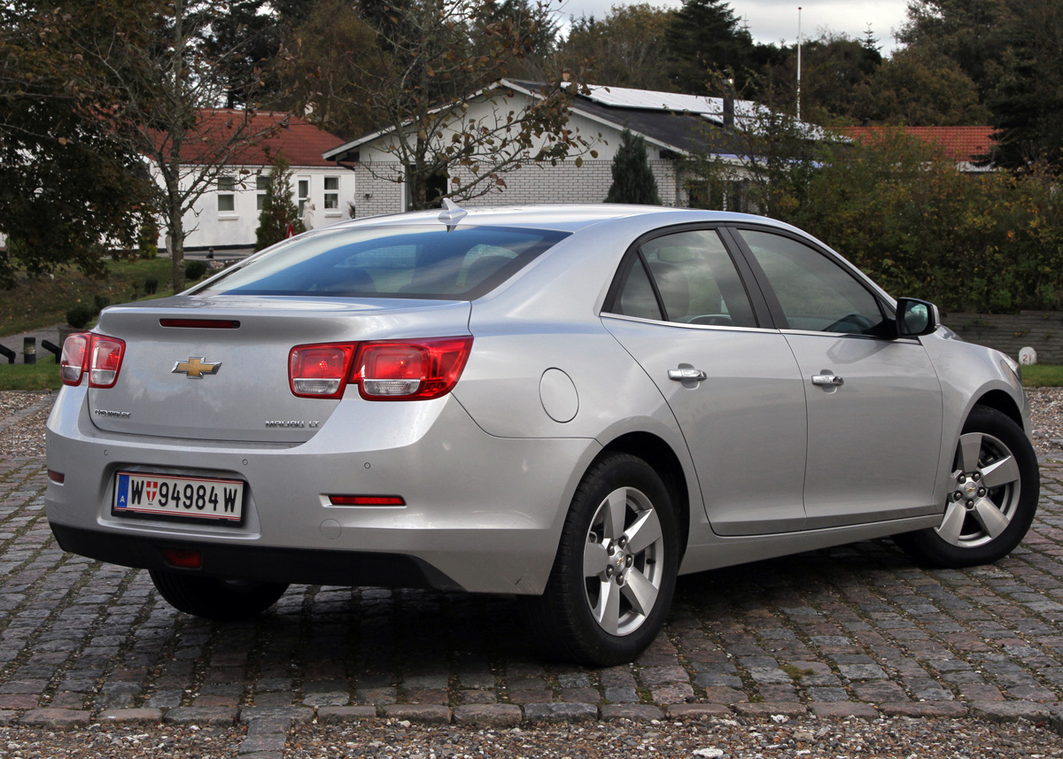 Chevrolet Malibu er en traditionel sedan. Hatchback og stationcar findes ikke, da de vigtigste markeder findes i USA, Rusland og Kina.