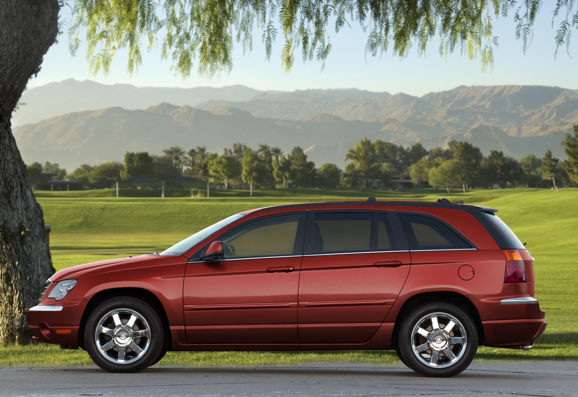 Første generation af Chrysler Pacifica var også en blanding af MPV og SUV. Den efterfølgende generation skiftede tilbage til 'ægte' MPV. Foto: Chrysler