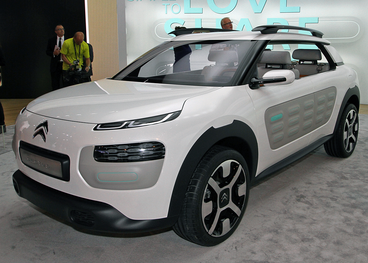 Citroën Cactus er en ny, "fritidsorienteret" model, som Citroën lancerer næste år. Finessen med luftbobler på siden til at forebygge småskader overlever næppe - men man kan aldrig vide.