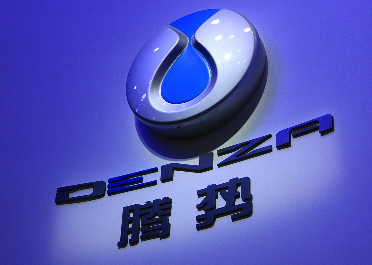 Denza er et af Kinas mange nye bilmærker. Bilen bygges af Shenzhen BYD Daimler New Technology Co., som er et fælles selskab mellem Daimler og kinesiske BYD.