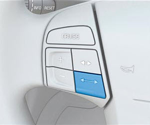 På den aktive fartpilots knapper kan du med pilene regulere, hvor lang afstand du ønsker til den forankørende bil