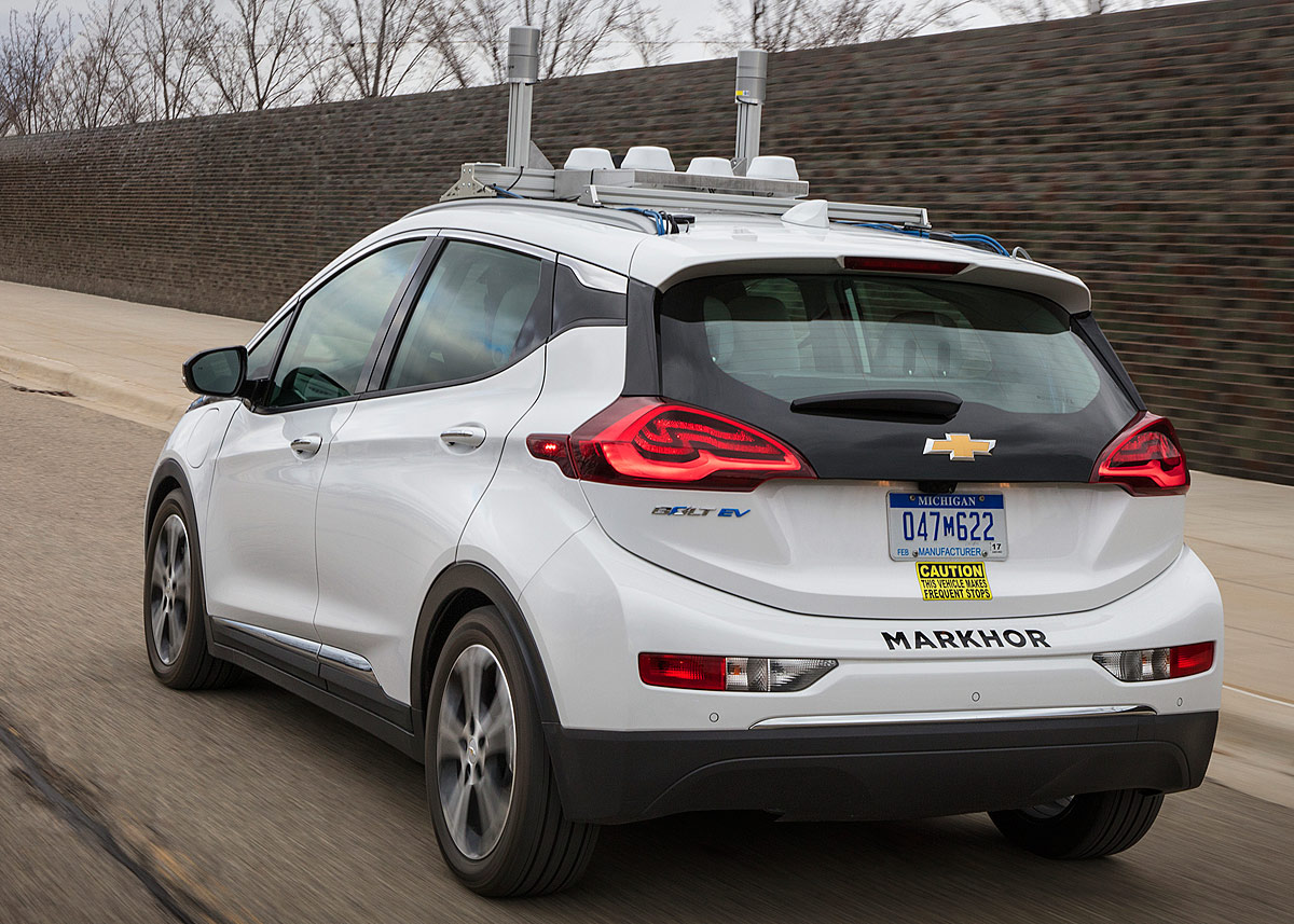 General Motors tester nu den elektriske Bolt på offentlig vej i Detroit og omegn. Der sidder et menneske i førersædet. Foto: GM