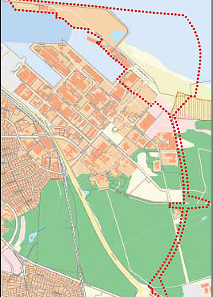 Den nye vej forløber øst om Hirtshals. Hjørring Kommune og Hirtshals Havn er også i gang med at inddæmme et større areal til havneområde.