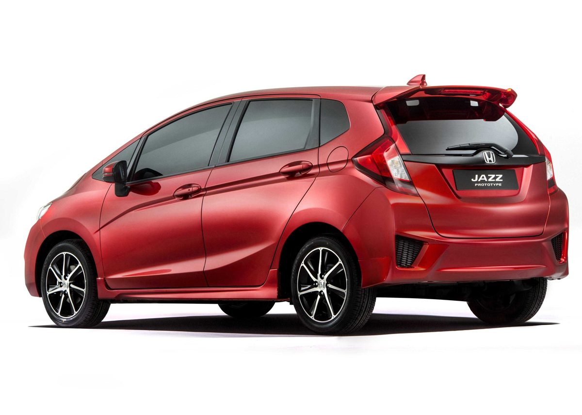 Honda Jazz i den nye udgave er kun vokset halvanden cm i længde, men akselafstanden er øget tre cm. Foto: Honda