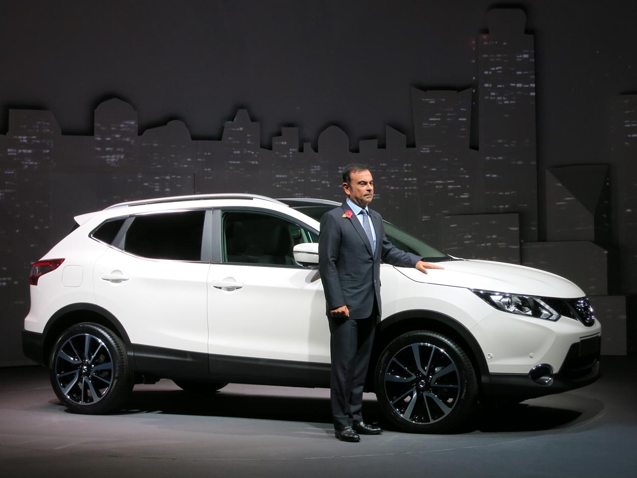 Nissan Qashqai er i øjeblikket den vigtigste bil for det japanske mærke, og det var derfor selveste øverste direktør for Nissan, Carlos Ghosn, der præsenterede bilen for verdenspressen i London.