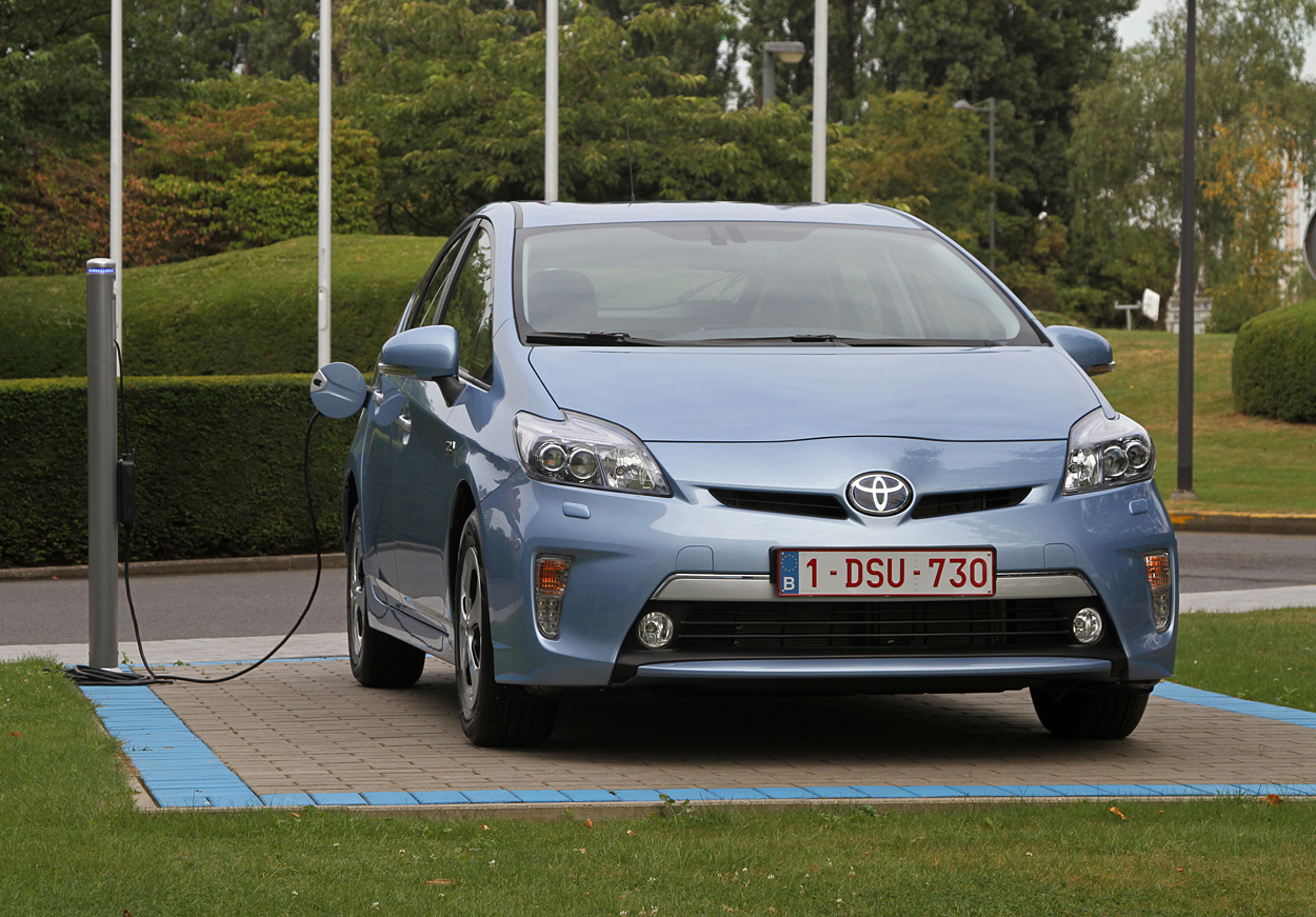 Toyota Prius Plug-In er netop lanceret i hele Den Europæiske Union  undtagen Danmark.