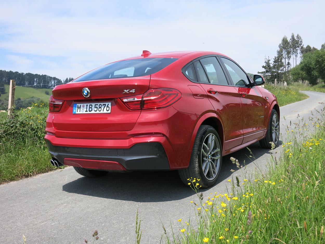 Den stærkt hældende taglinje giver BMW X4 flotte proportioner og gør den flot at se på fra alle vinkler.