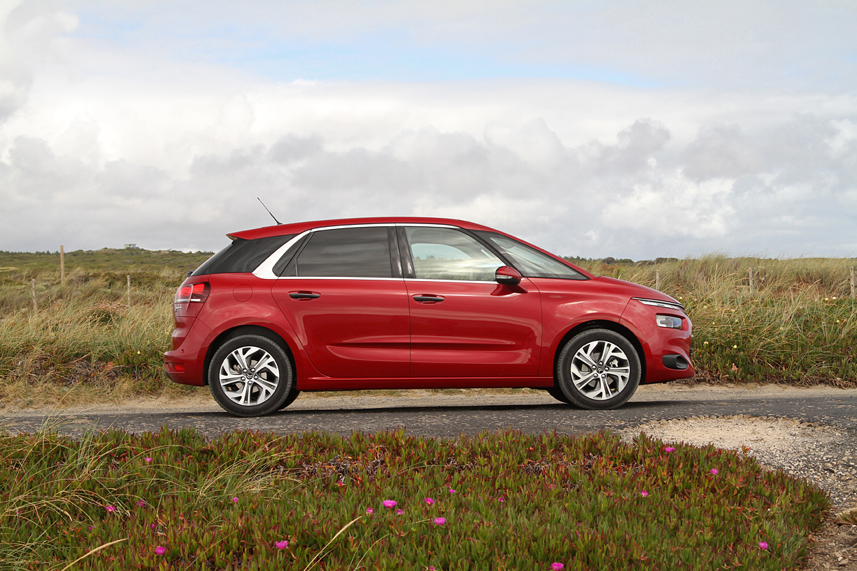 Citroën C4 Picasso har fået mere kant i designet og fremstår solid og robust.