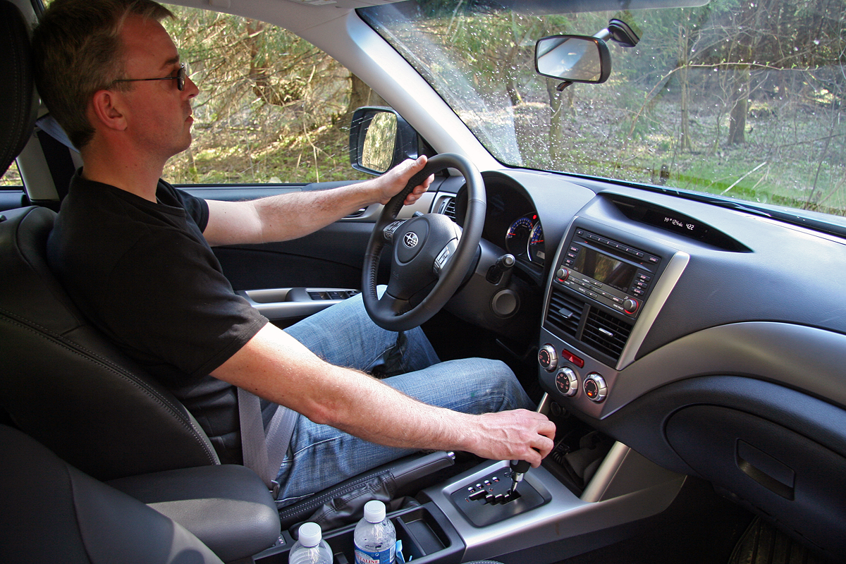 Førerpladsen fungerer fint og ser moderne ud. Men materialerne er ikke lækre som i Tiguan og Freelander.