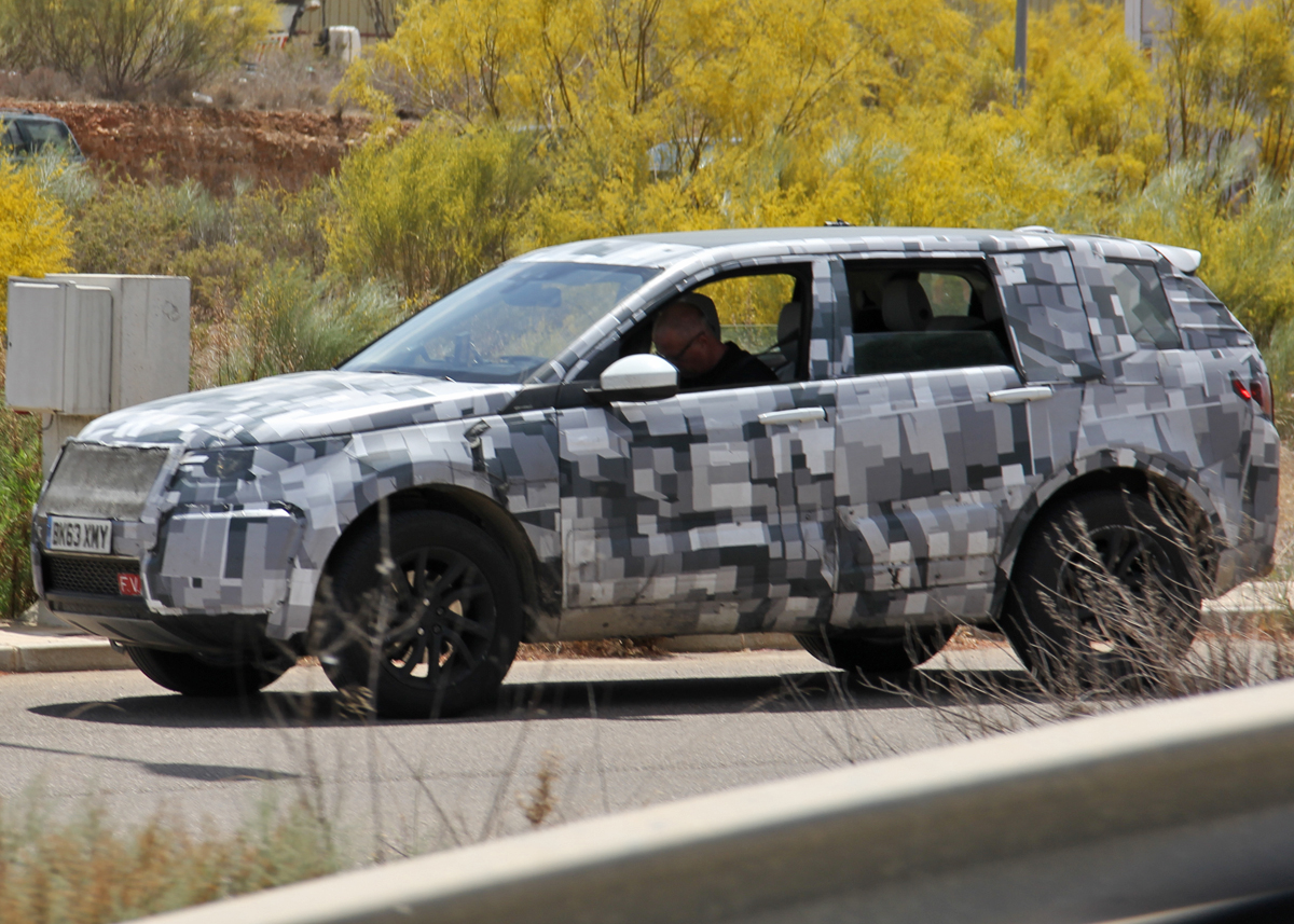 Den nye Discovery Sport bliver en 5+2 bil. Prototypen her er fanget af Motor-læser Jan Chu i Spanien.