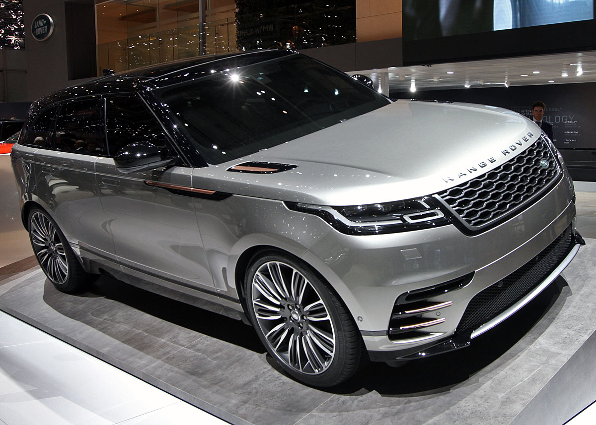 Range Rover Velar har meget smalle forlygter takket være LED-teknik, som bliver standard. Foto: Torben Arent