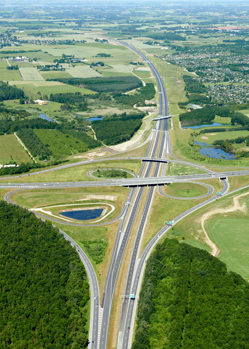 Den nye motorvej strækker sig fem km fra motorvejskryds Ballerup (nederst) til den midlertidige afslutning ved Tværvej. Fotos: Vejdirektoratet