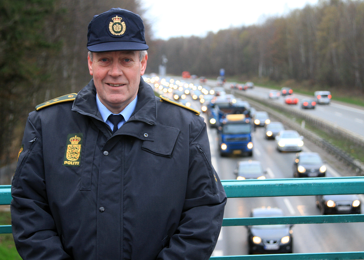 Fra nu af vil poltiet dele bøder - og klip - ud til bilister, der bruger nødsporet, når det ikke er tilladt, siger lederen af Vestegnens Politi, politikommissær Erik Radmer Jensen.