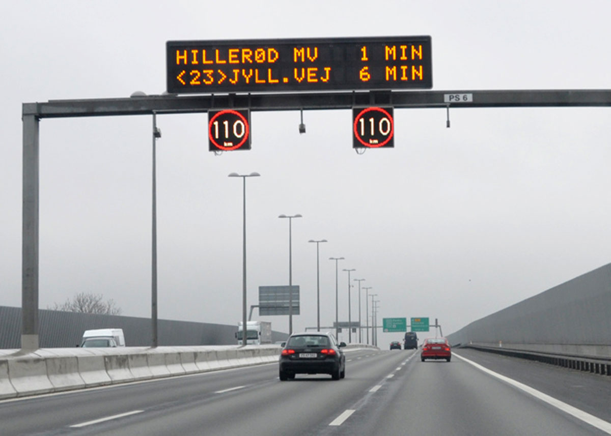 Bilisterne i Storkøbenhavn kender tavlerne på M3 godt med deres oplysning om køretid, fartgrænse m.m. Men i tre-fem måneder vil alle skiltene være helt sorte. Foto: Torben Arent  