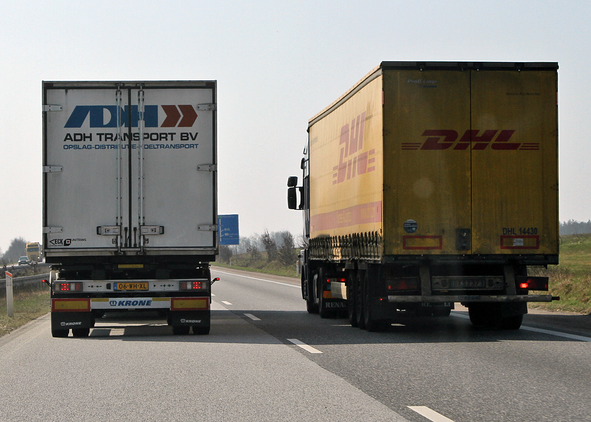 Lastbilerne overholder i almindelighed overhalingsforbudet, og chaufførrerne har også affundet sig med forbudene.