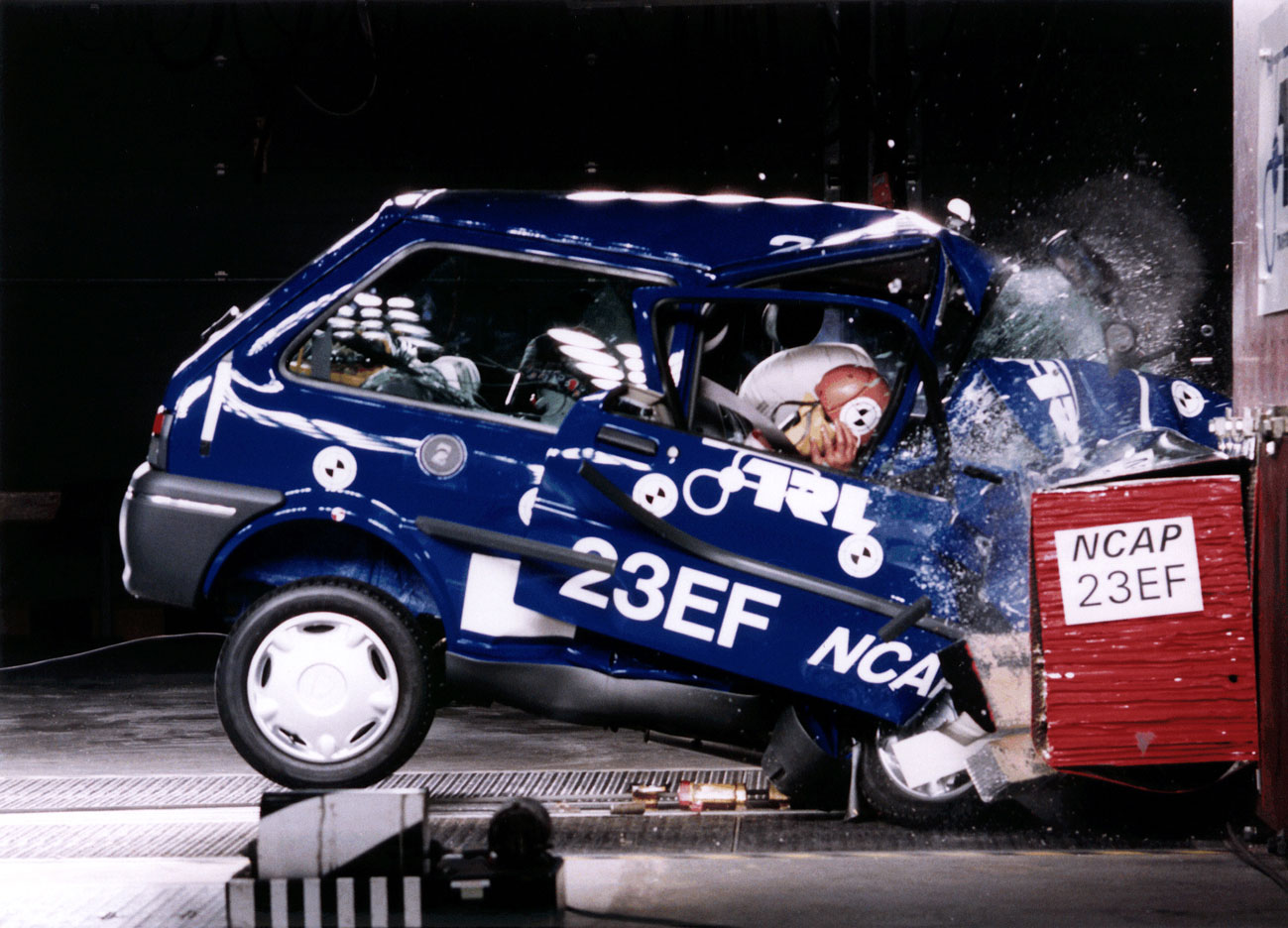 Den første Euro NCAP-test i februar 1997 afslørede en generel ringe sikekrhed i alle testens syv biler. Især Rover 100 faldt helt igennem og opnåede kun én Euro NCAP-stjerne. 