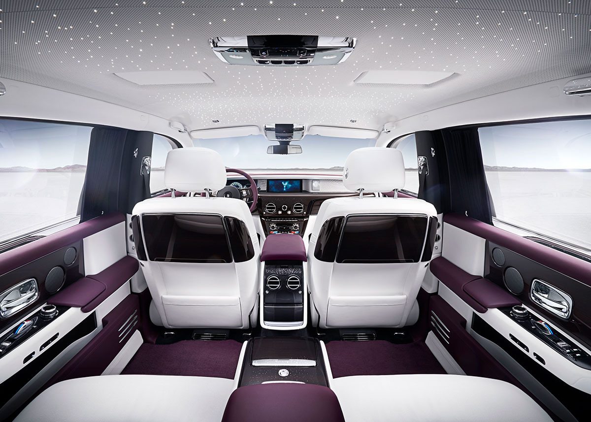 Rolls-Royce-kunder kan selv bestemme, hvordan deres bil skal se ud med hensyn til materialer og farver. Denne udstillingsmodel har Rolls-Royce givet nogen absolut ikke-konservative farvekombinationer.