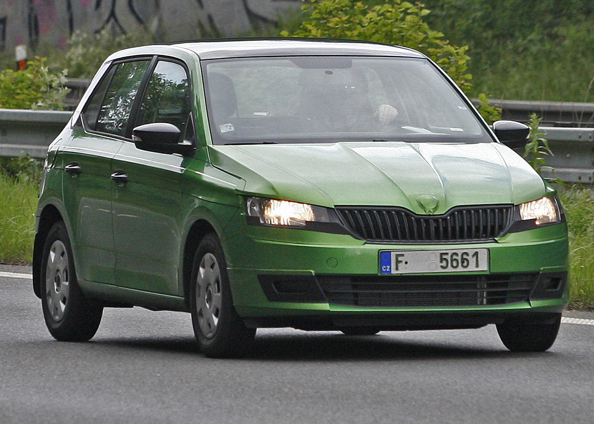 Tredje generation Skoda Fabia fanget i Tjekkiet reelt uden kamuflage.  Foto: Carparazzi