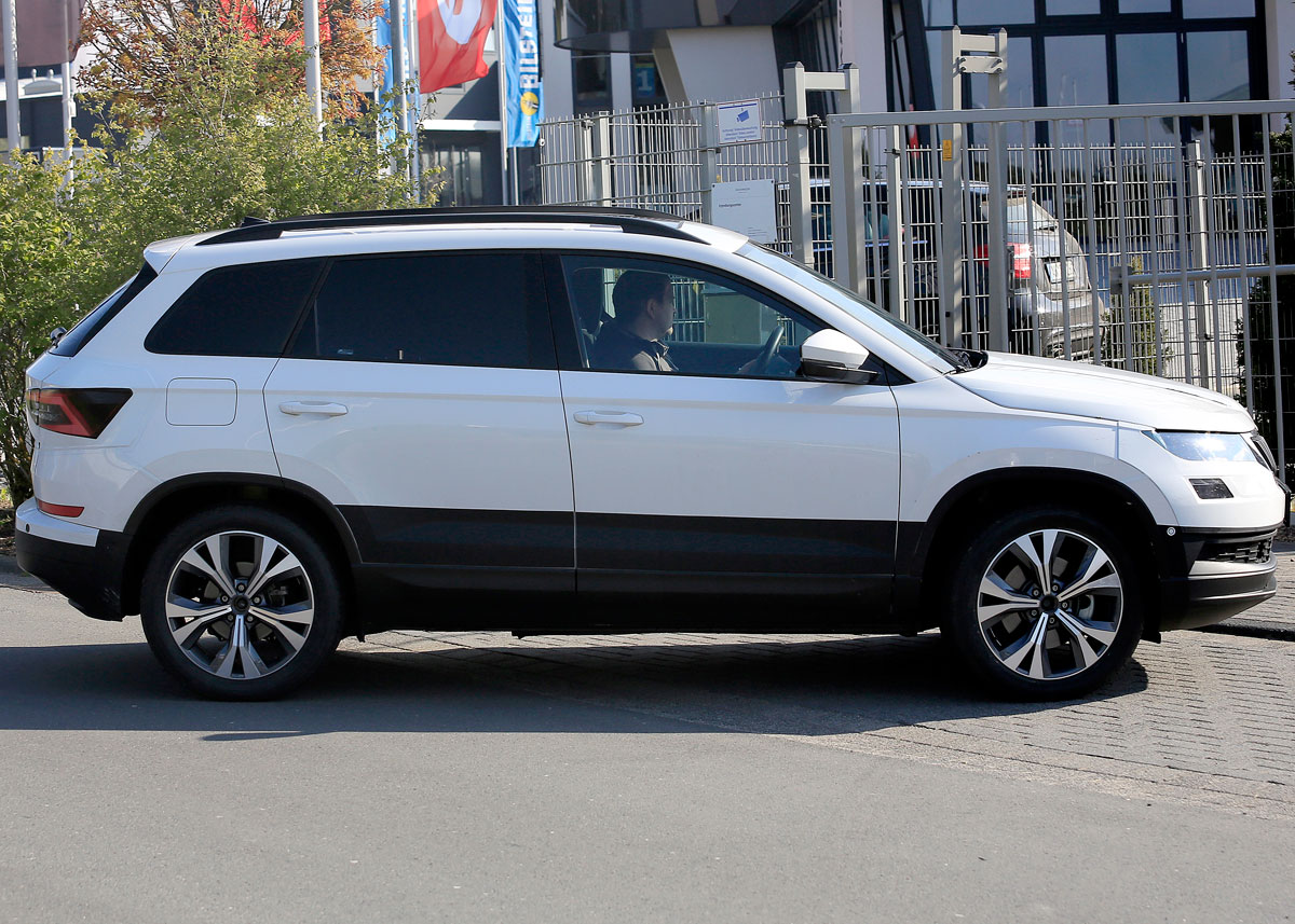 Skoda Karoq lander i den populære - og overbefolkede - klasse for mellemstore SUV-modeller. Fotos: Lehmann 