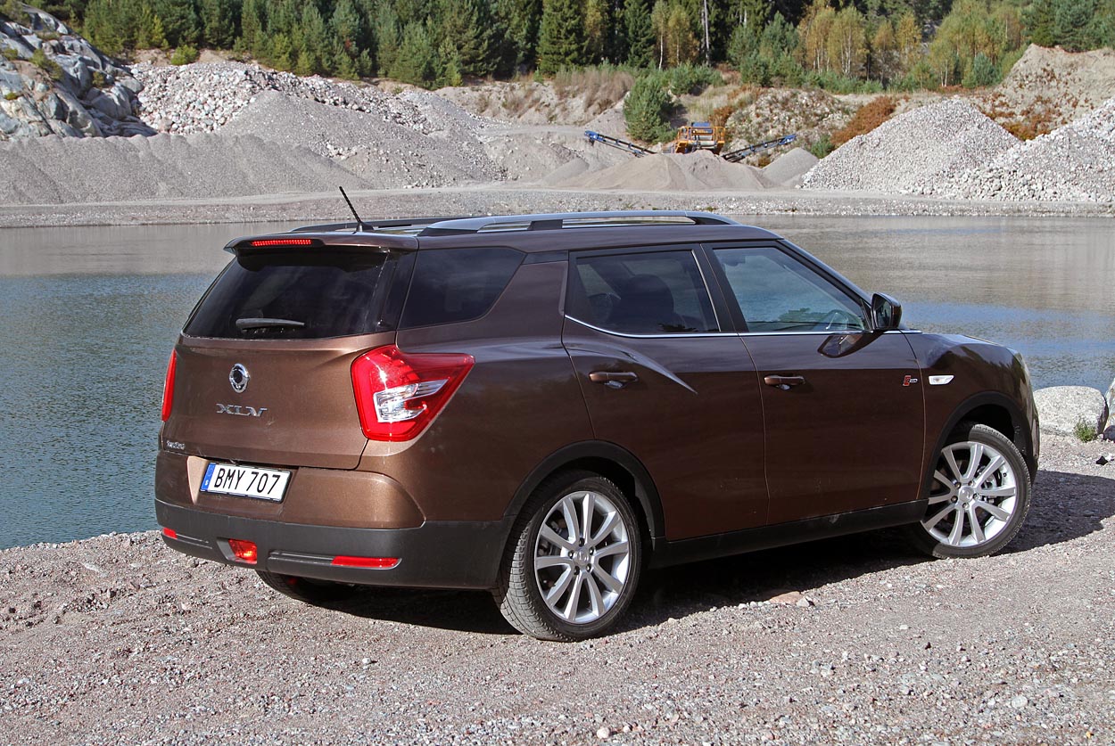 Ssangyong XLV er identisk med Luvi til og med bagdøren. Bagpartiet, der er forlænget 25 cm, har fået sit eget design. Foto: Torben Arent, FDM   