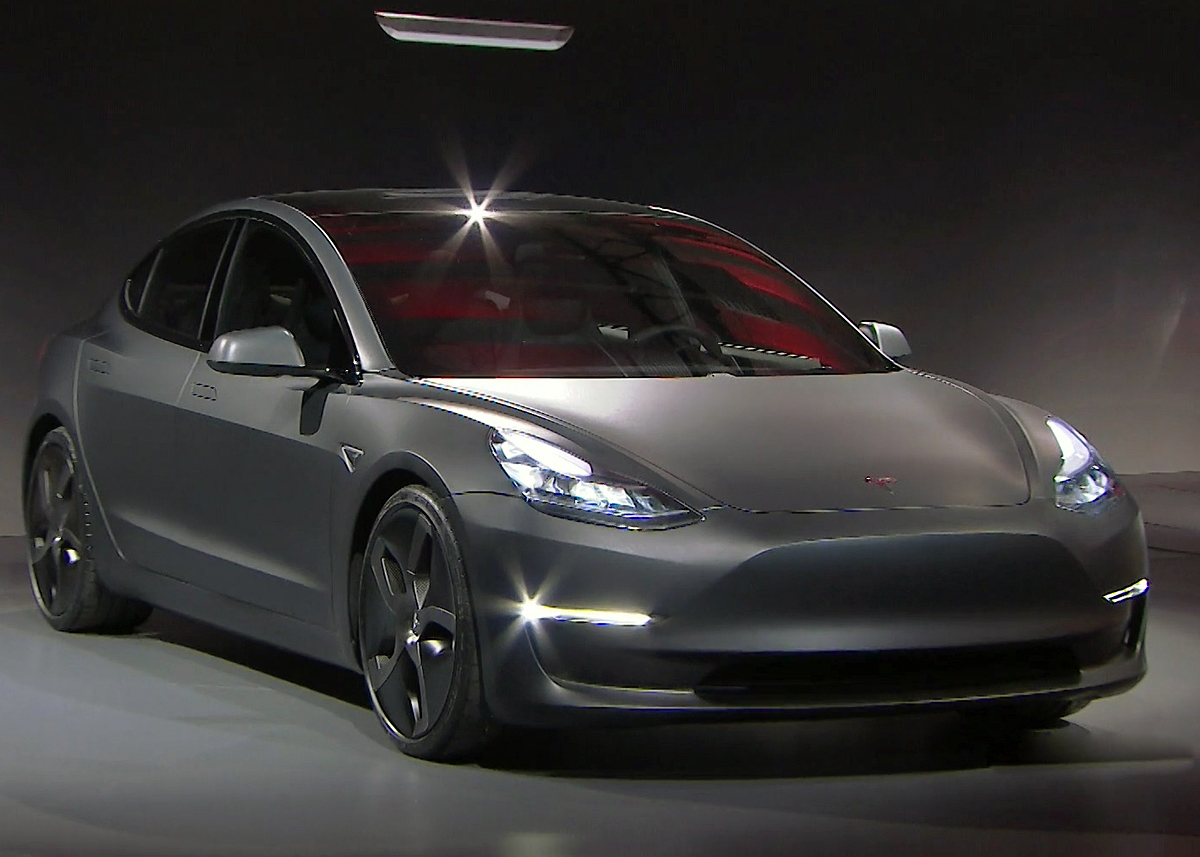 Tesla Model 3 får god plads til fem voksne, siger Tesla. 