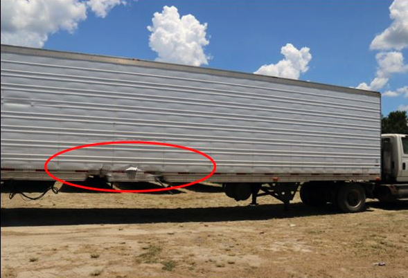 Tesla'en ramte sættevognen vinkelret og fortsatte under traileren. Foto: The National Transportation Safety Board
