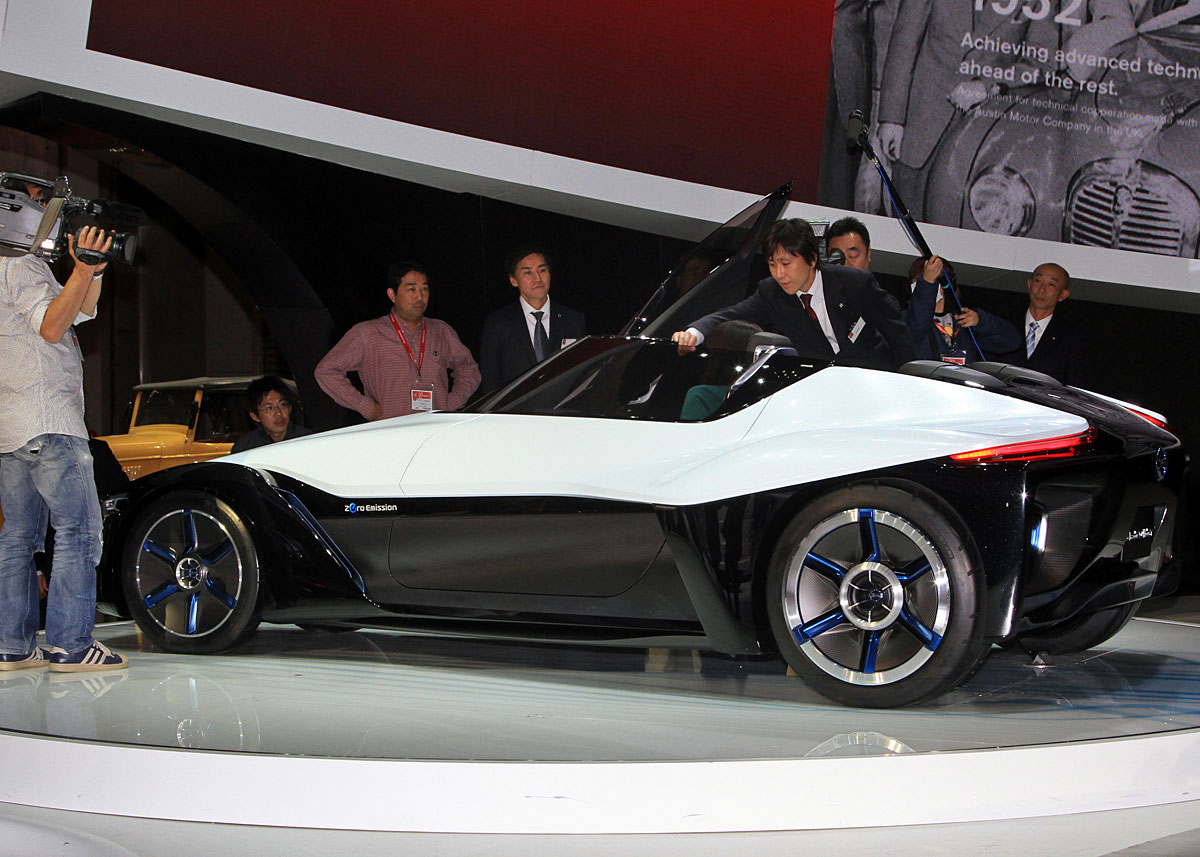 Nissan Blade Glider har en elmotor indbygget i hvert baghjul. Det giver stor frihed til designerne. En lignende version har Nissan tænkt sig at sætte i begrænset serieproduktion.