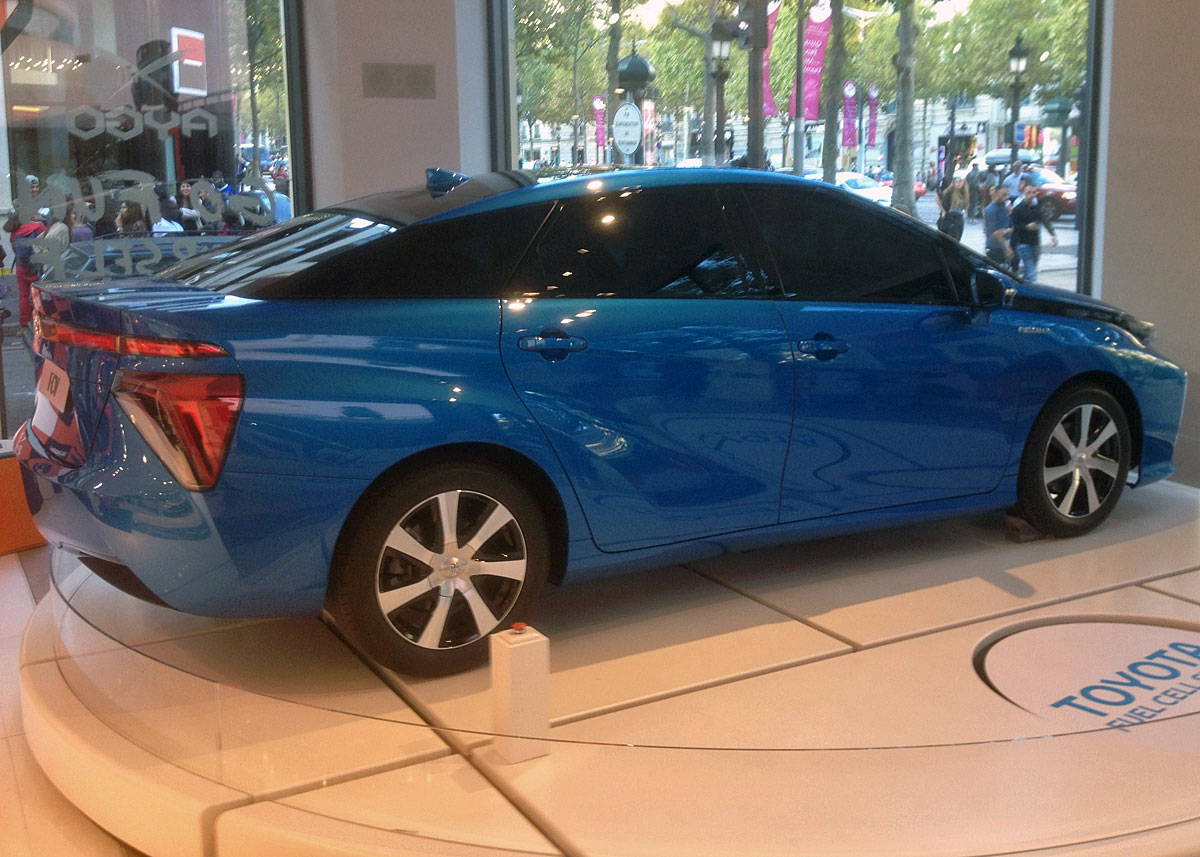 Toyota FCV, der er en brintbil, går snart i produktion og kan købes i Danmark til sommer.
