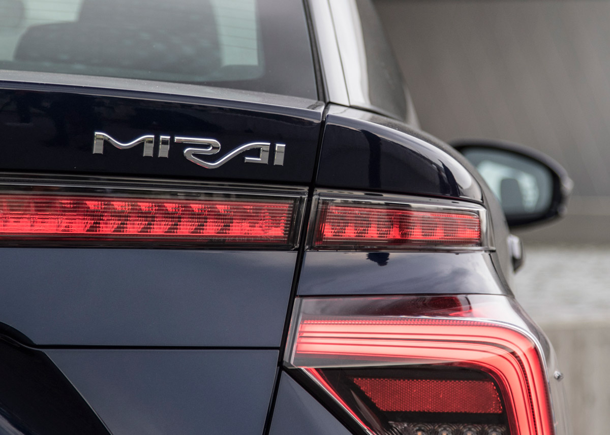 Mirai betyder fremtid på japansk, og Toyota tror, at brintbiler har en stor fremtid.